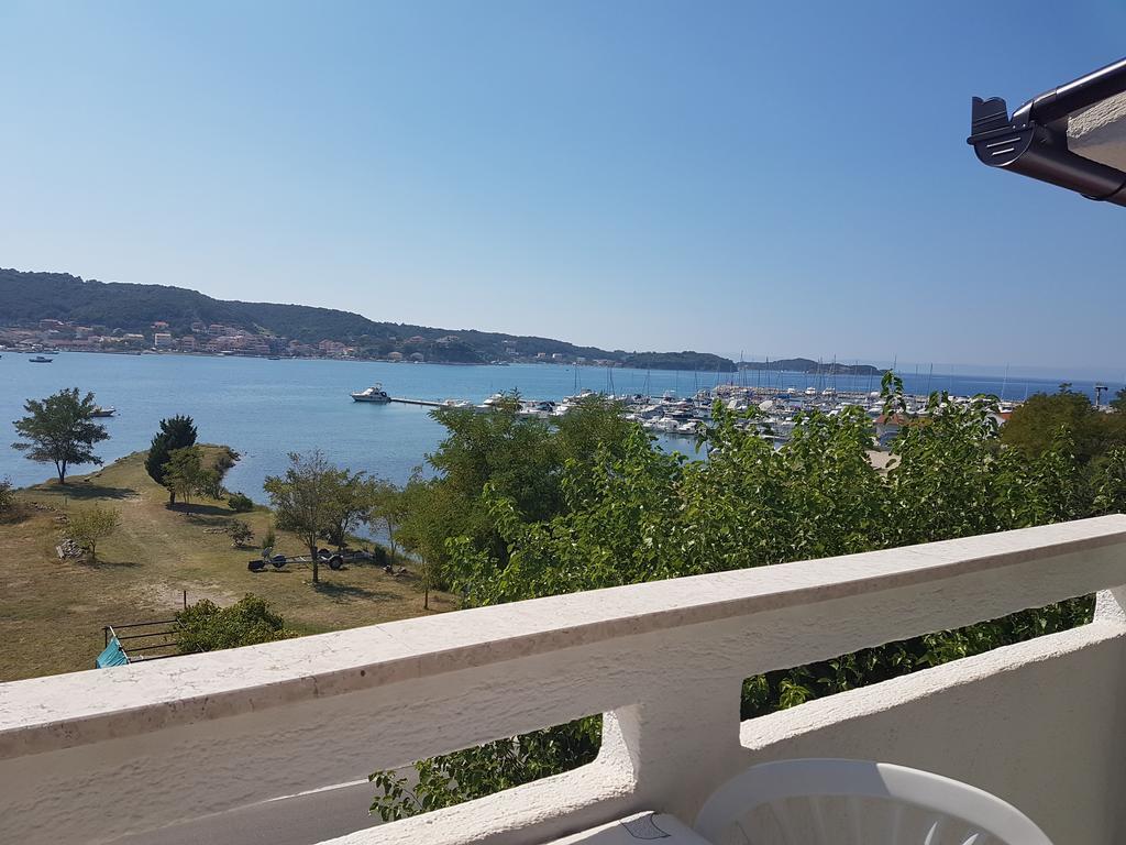 Apartmani Mira Supetarska Draga Εξωτερικό φωτογραφία